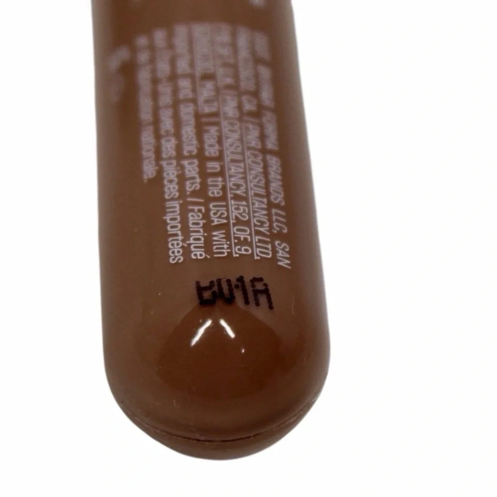 r.e.m. beauty by Ariana Grande – On Your Collar Plumping Lip Gloss Away Message